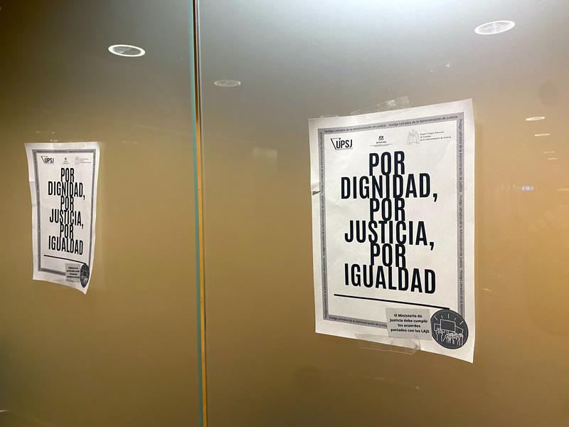 A sign posted in Girona's courthouse reads: 'out of dignity, justice, equality' calling public administration lawyers to go on strike on January 24, 2023