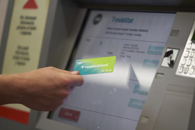 A metro commuter using a T-Mobilitat public transport card