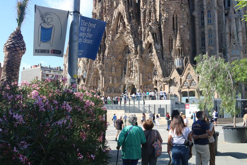 Tourists approach the Sagrada Família