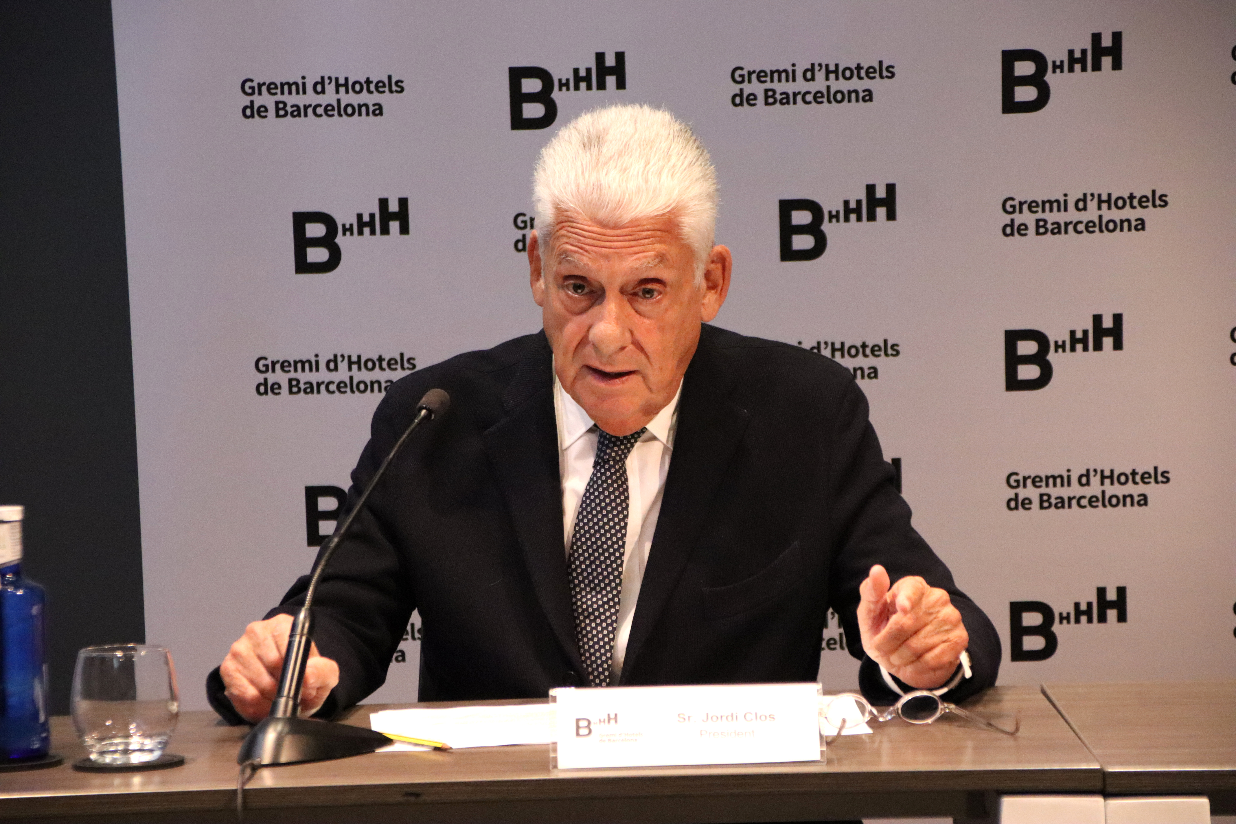 Jordi Clos, president of the Barcelona Hotel Guild, at a press conference