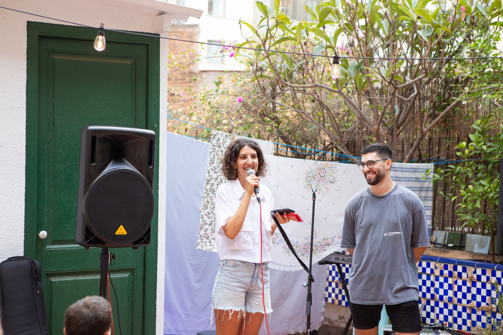 Anna Bacardit and Elies Delgado during a performance at Ràdio Pati