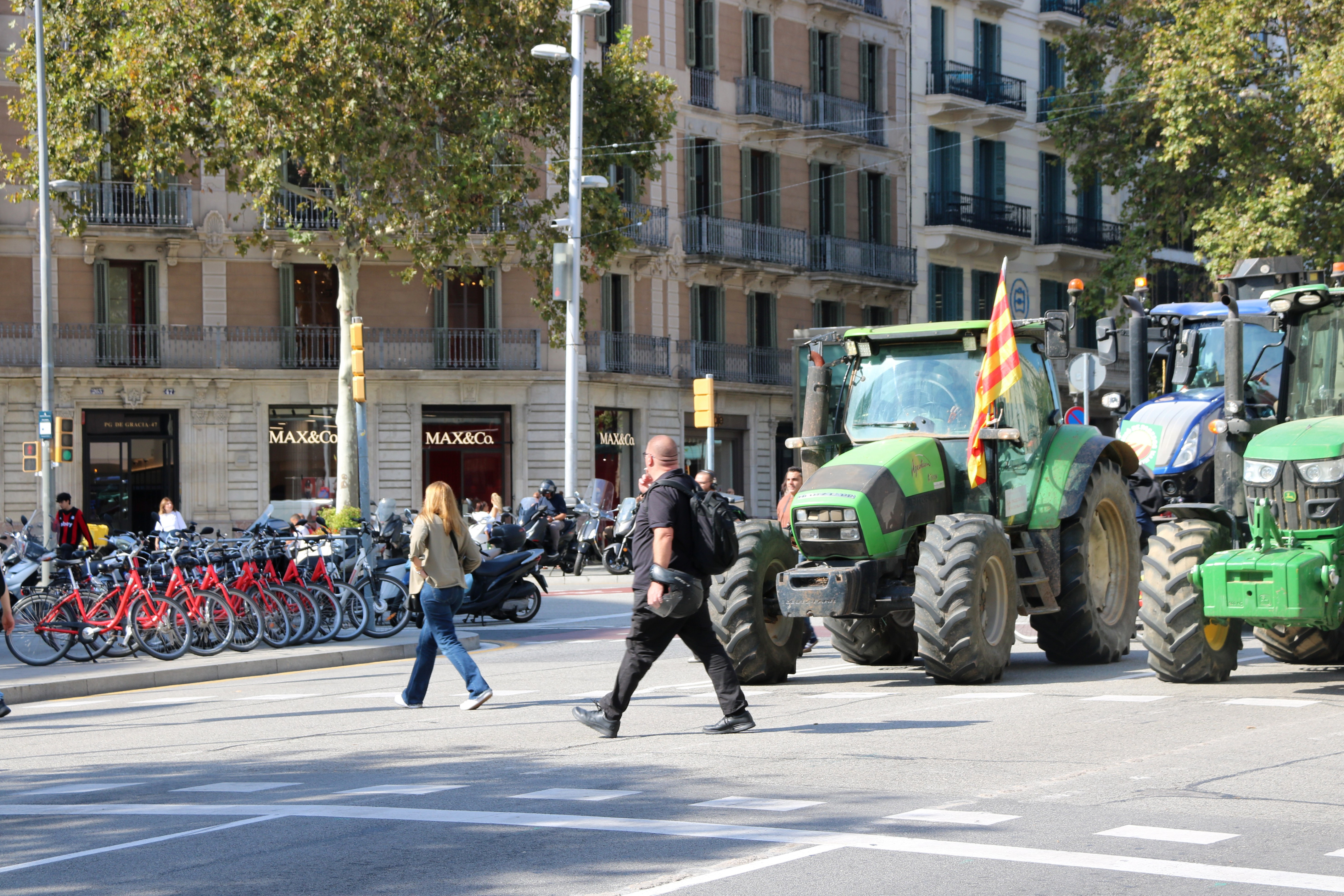 Tractors on Passeig de Gràcia