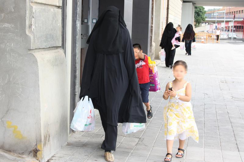 Archive photo of a woman walking in a burqa in Lleida
