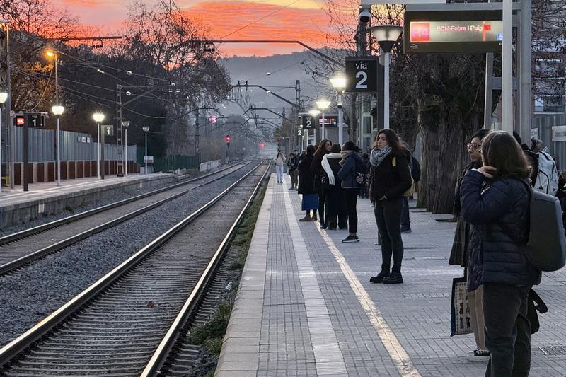 Commuter train users on the platform heading towards Barcelona at Cerdanyola del Vallès