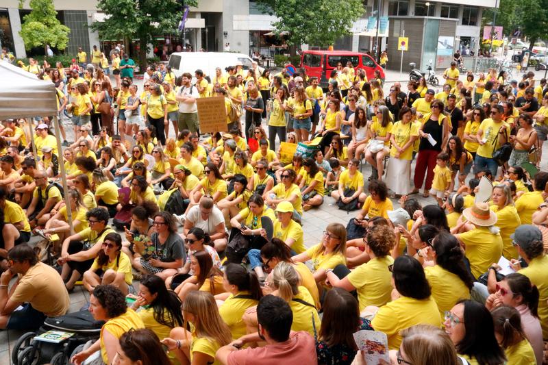 Teachers protesting in Girona