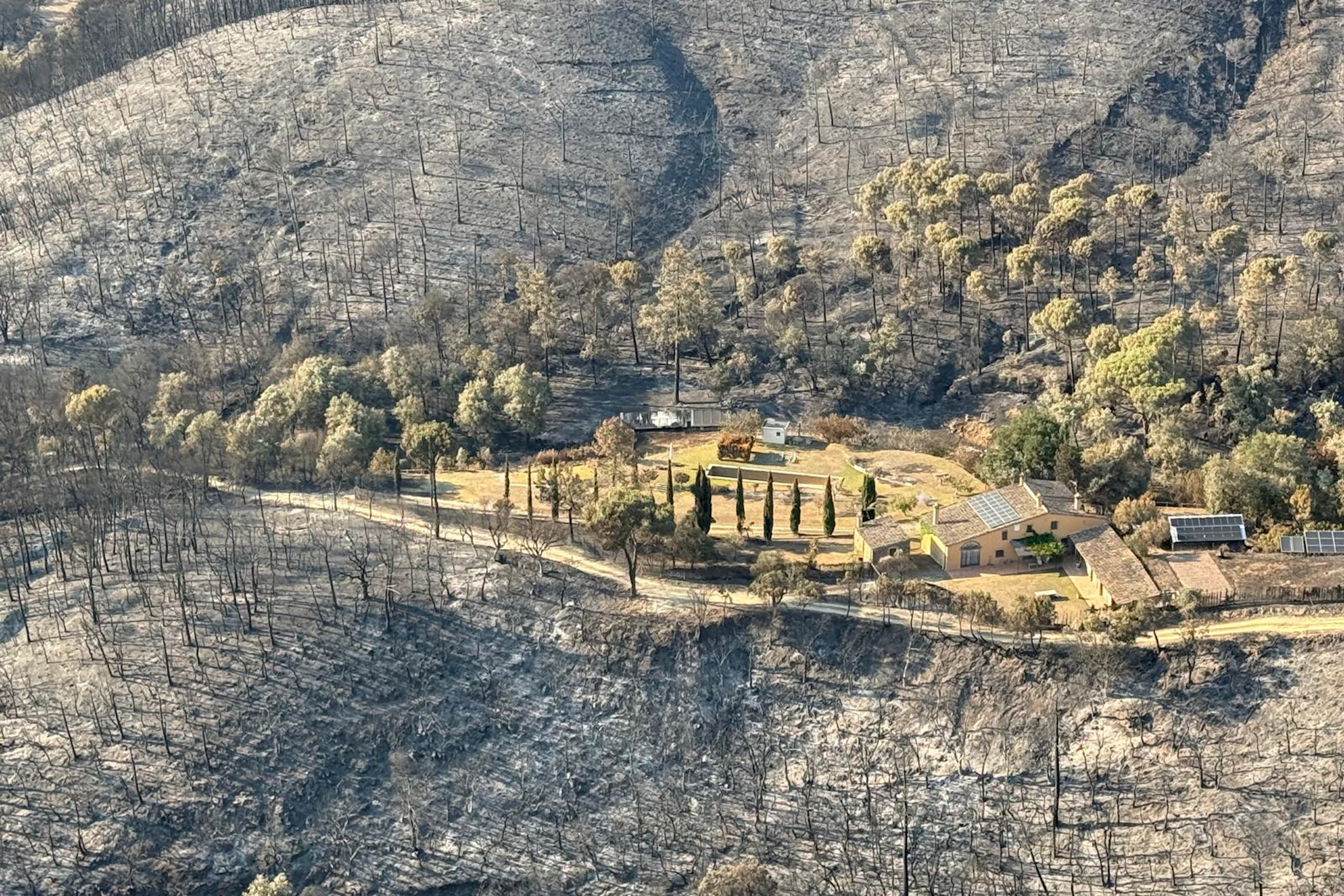 A farmhouse affected by the wildfire near La Bisbal d’Empordà