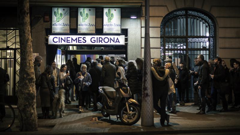 People waiting outside of Cinemes Girona, one of the cinemas participating in Dart Festival.