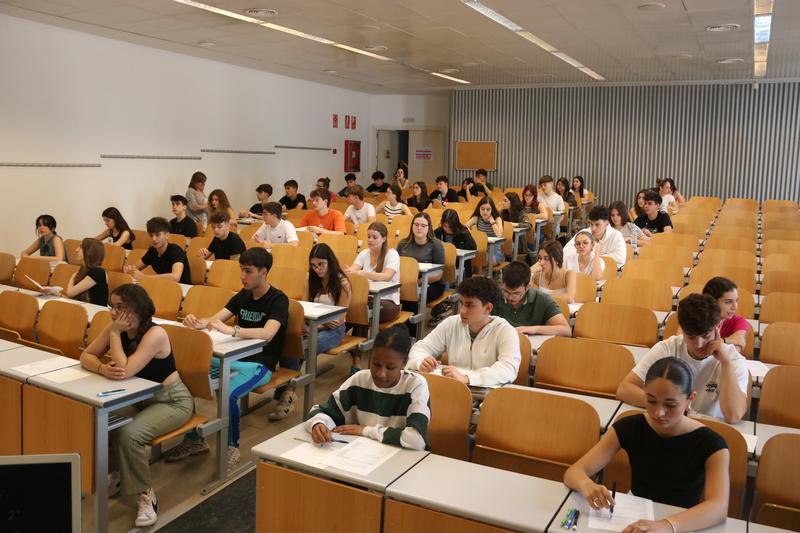 Students about to begin an exam at the law faculty at the University of Leida