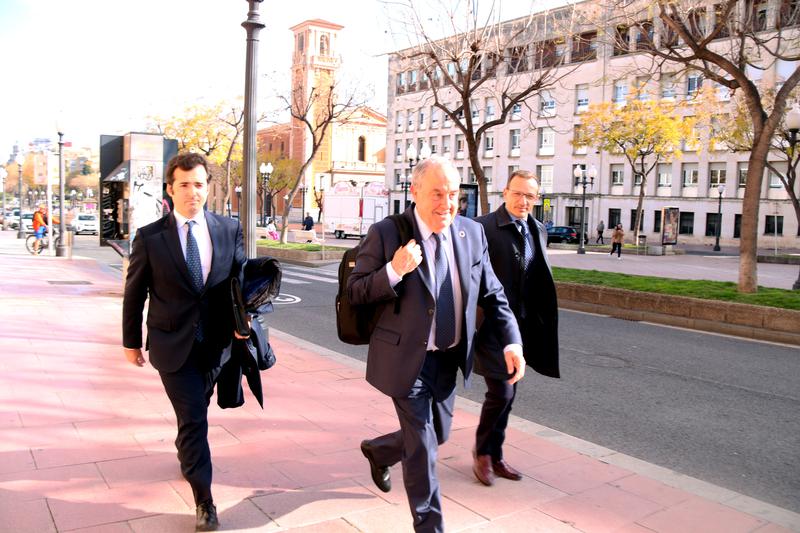 Former director of IQOXE, José Luis Morlanes, accompanied by lawyers after giving statements to the court, March 2023