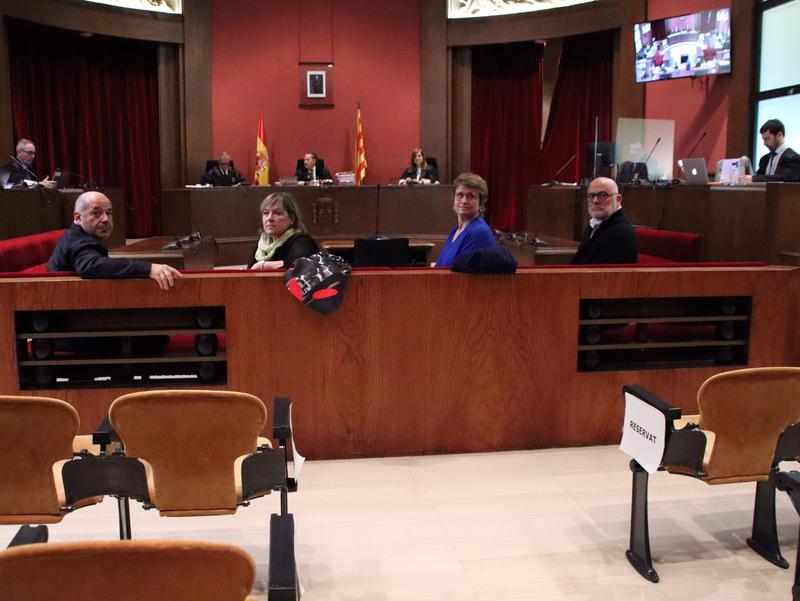 The Catalan high court with the four pro-independence 2017 parliament bureau members sitting at the dock: Lluís Guinó, Ramona Barrufet, Anna Simó and Lluís Corominas
