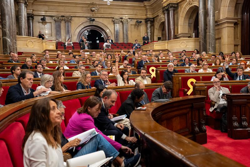 El Parlament exigeix l'aplicació "immediata" de l'amnistia i condemna l'actitud de "bloqueig" dels tribunals