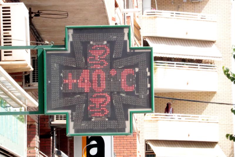 Pharmacy thermometer registering 40C in Lleida, western Catalonia, on August 12, 2021