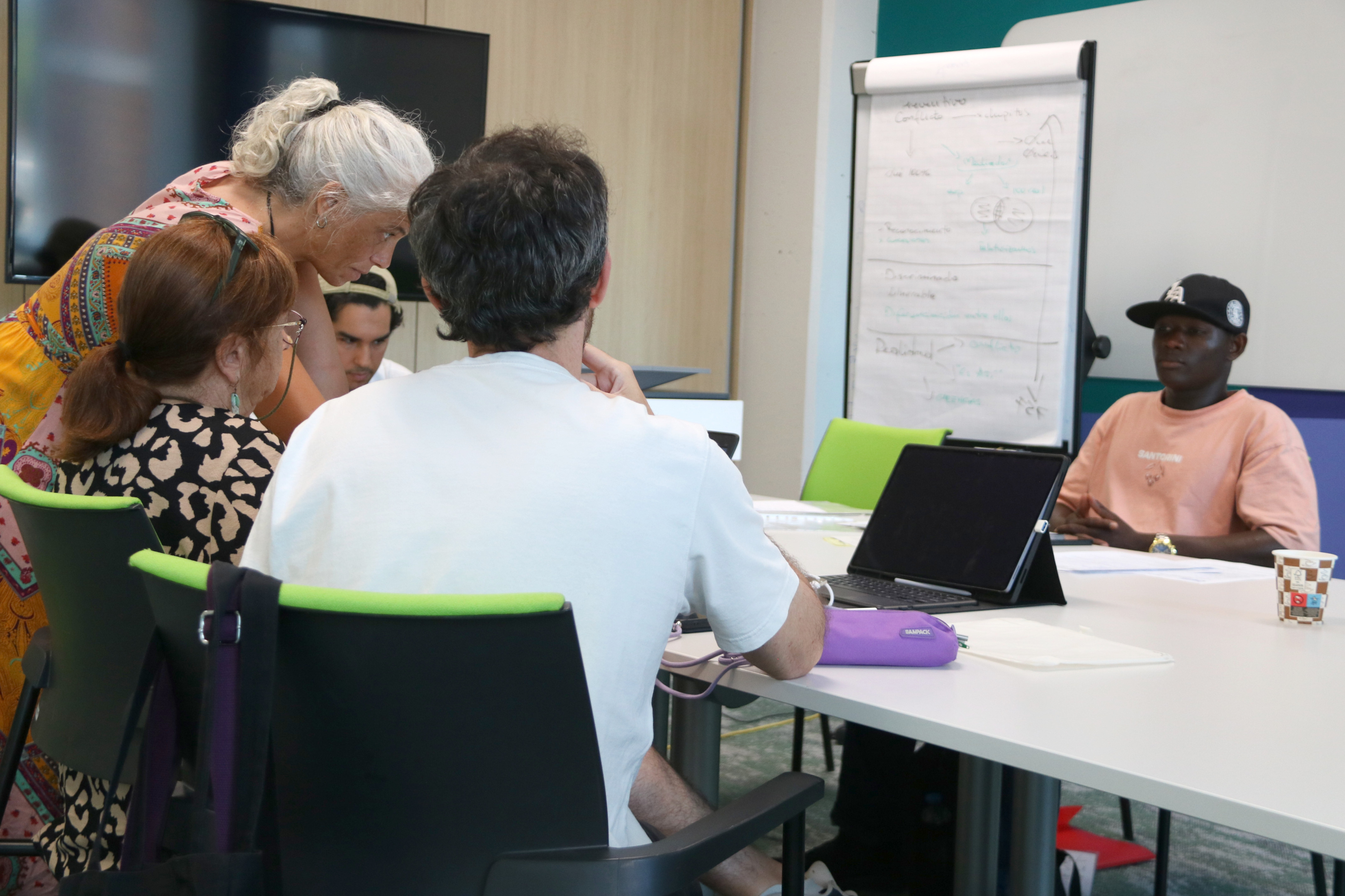 Maria Creixells, from the Obrim Fronteres coordinating group, with others supporting migrants through the regularisation process