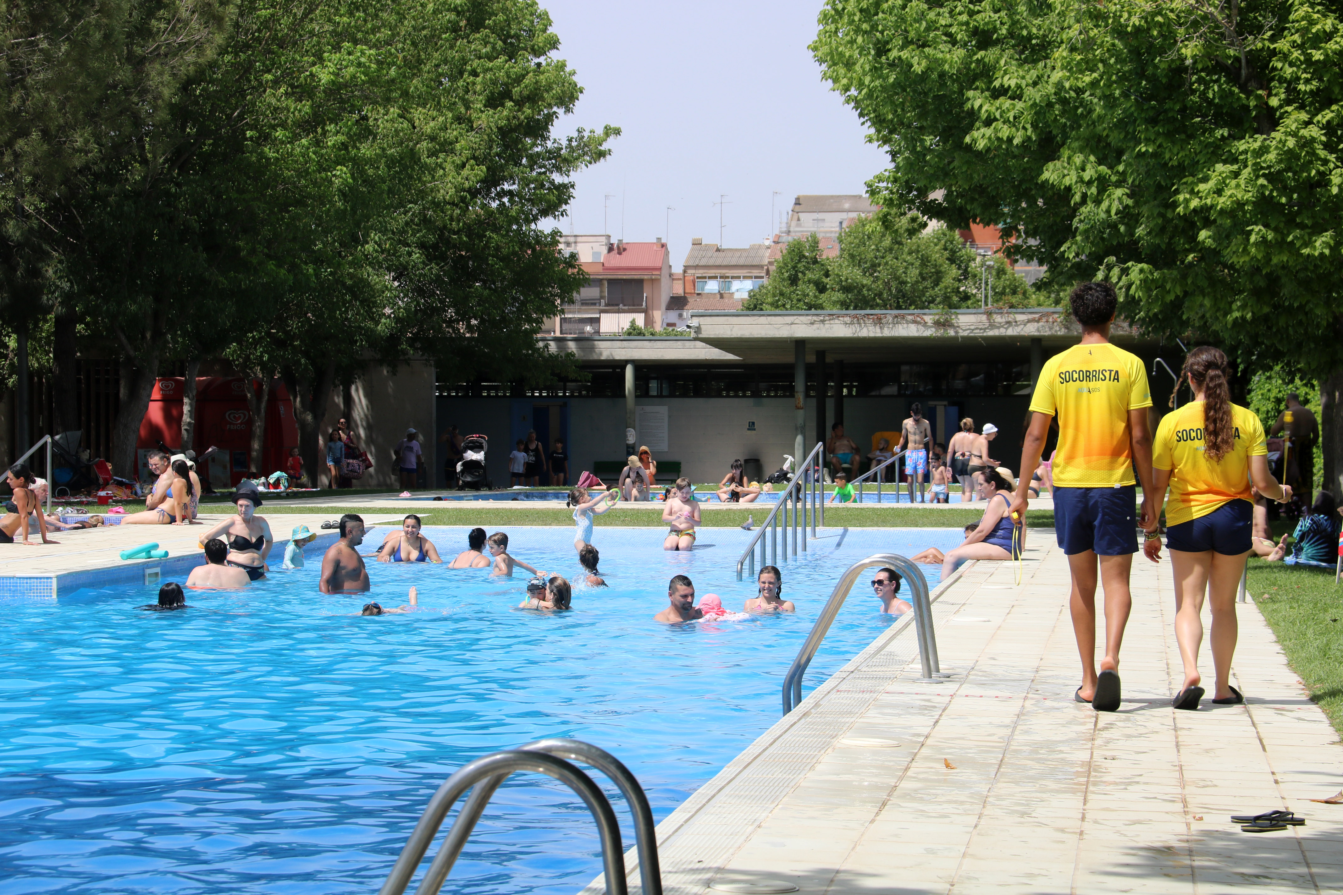 Lifeguards and swimmers at the municipal swimming pools in Lleida's Balàfia neighbourhood
