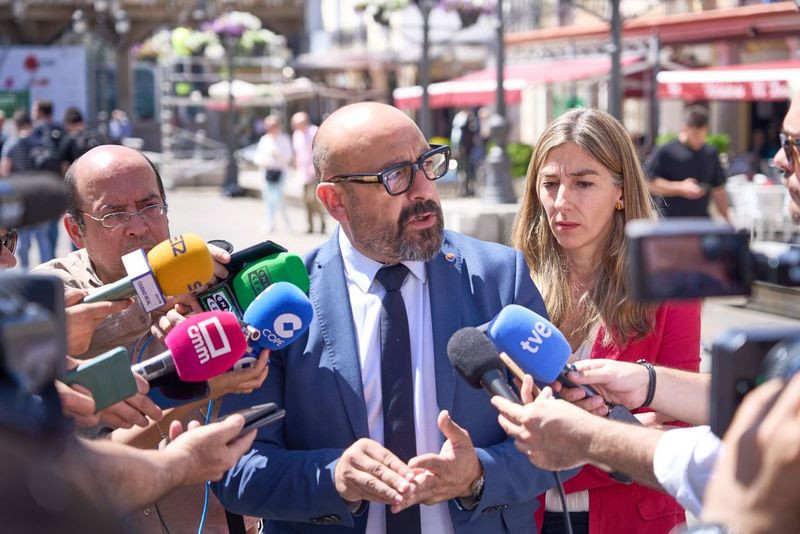 El cap de llista de Cs, Jordi Cañas, en una atenció a mitjans a Ciudad Real