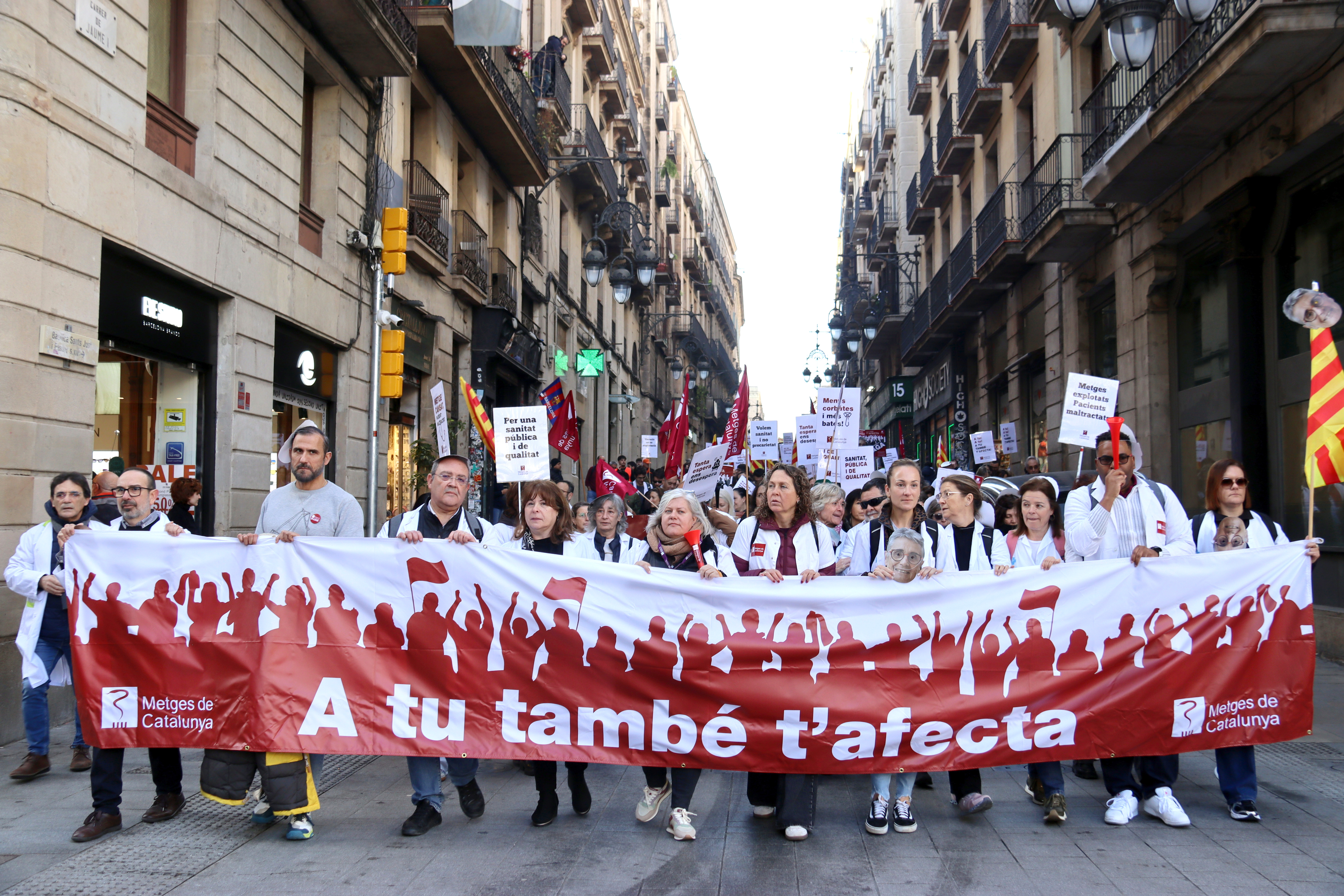 Striking doctors march through Barcelona