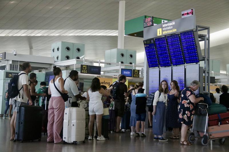 Many passengers at Barcelona airport during a global IT issue that forced many flights to be delayed on July 19, 2024