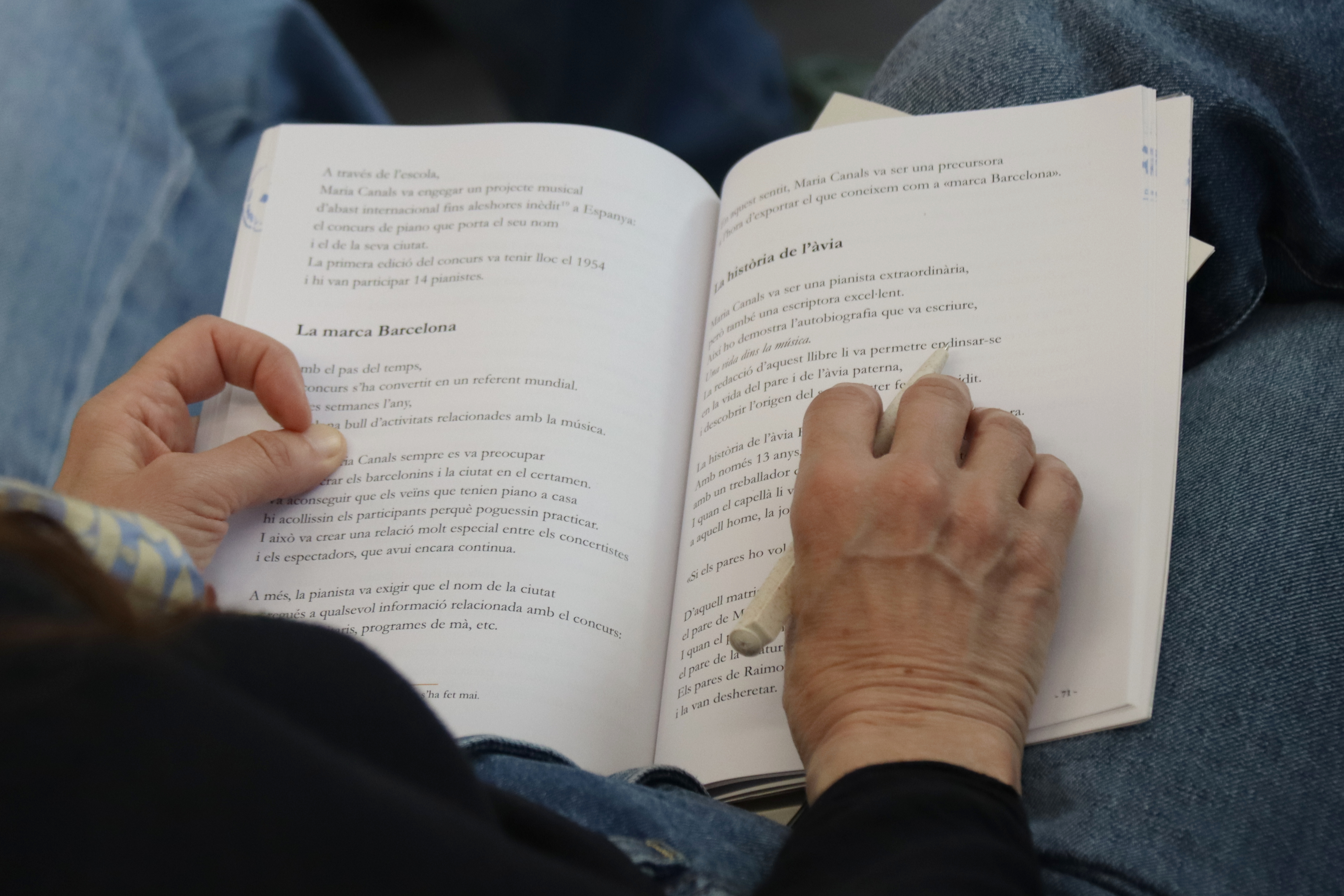 Basic-level Catalan reading club at the Ana Maria Moix Library
