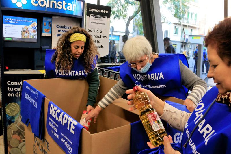 Volunteers of the Gran Recapte d'Aliments annual food drive organizing donations in Barcelona on November 25, 2022