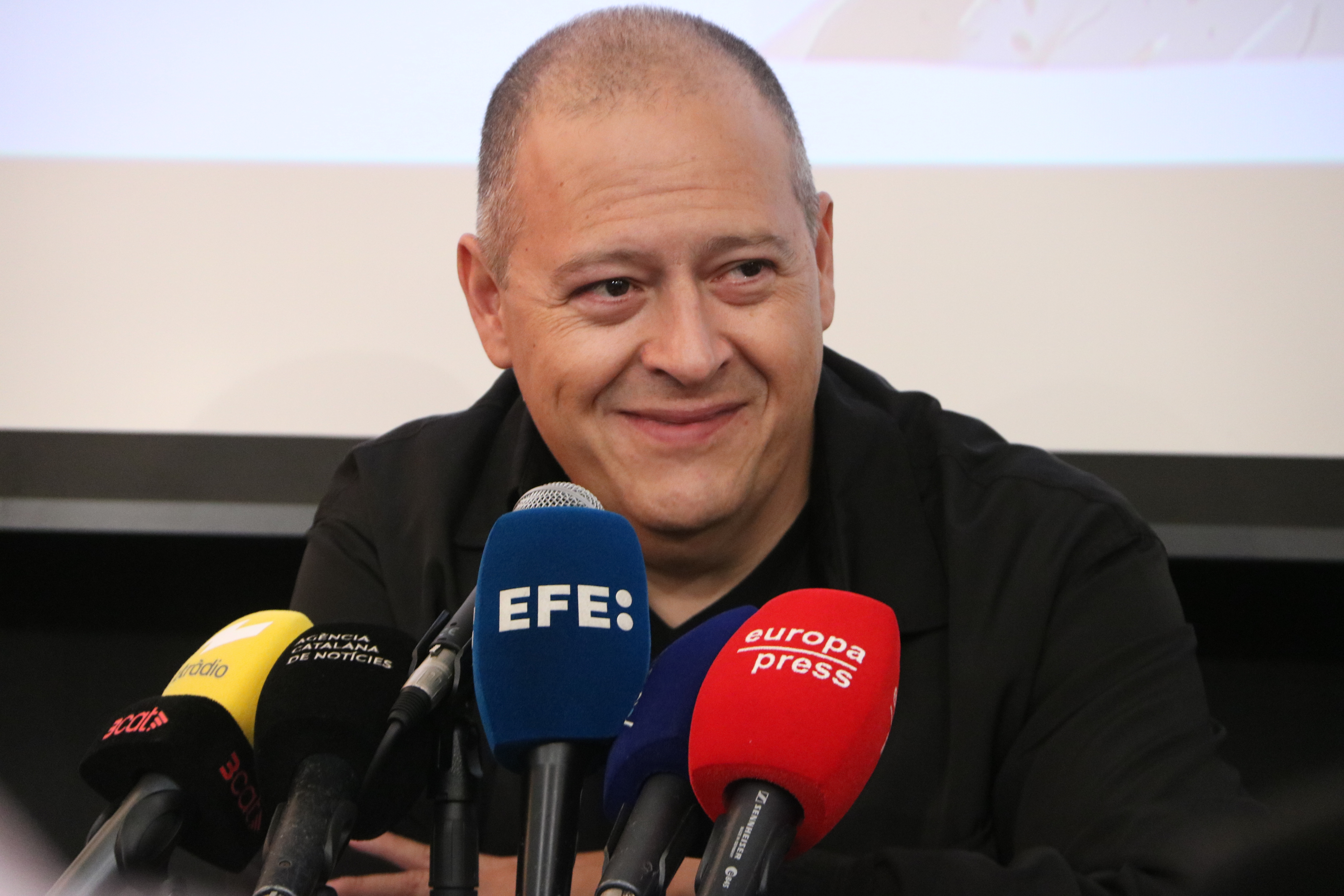 Sebastián Marroquín, born Juan Pablo Escobar, the son of the most notorious drug trafficker of the 20th century, presenting his latest work at Norma Comics in Barcelona