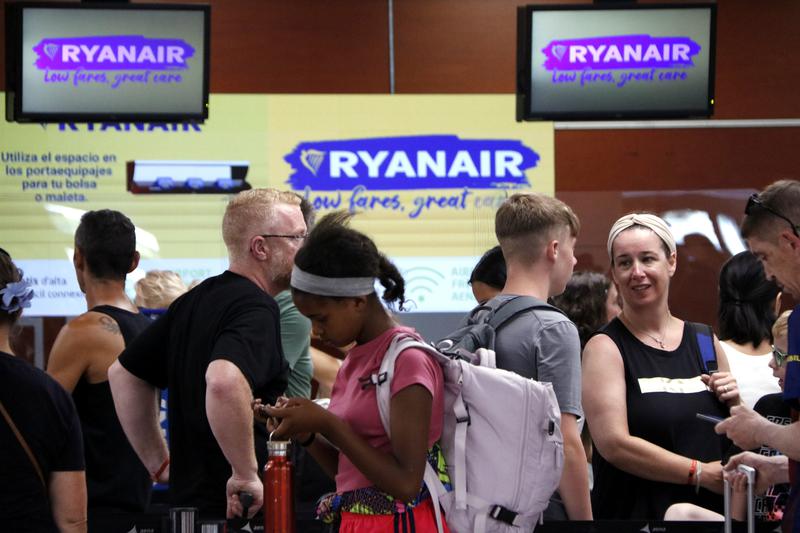 Ryanair baggage check-in queue at T2 of Barcelona Airport