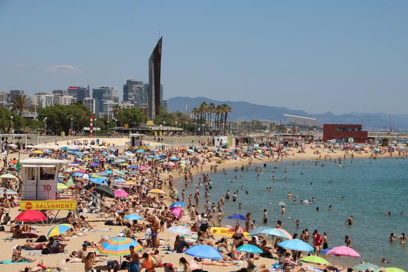 La temperatura de l'aigua del mar bat el rècord de maig a tots els punts de mesura de Ports de l'Estat