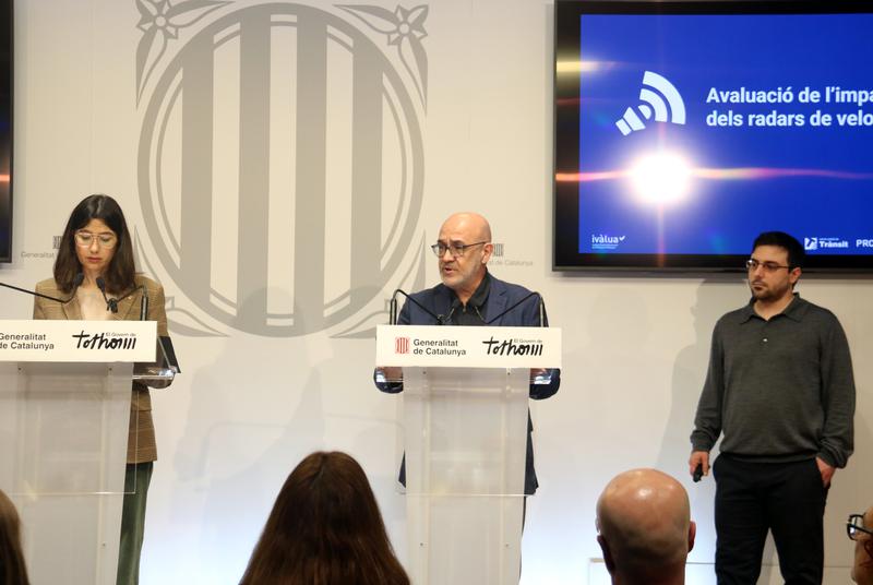 Interior Minister, Núria Parlon, the director of Traffic, Ramon Lamiel, and analyst Arnau Juanmartí present a study on speed cameras