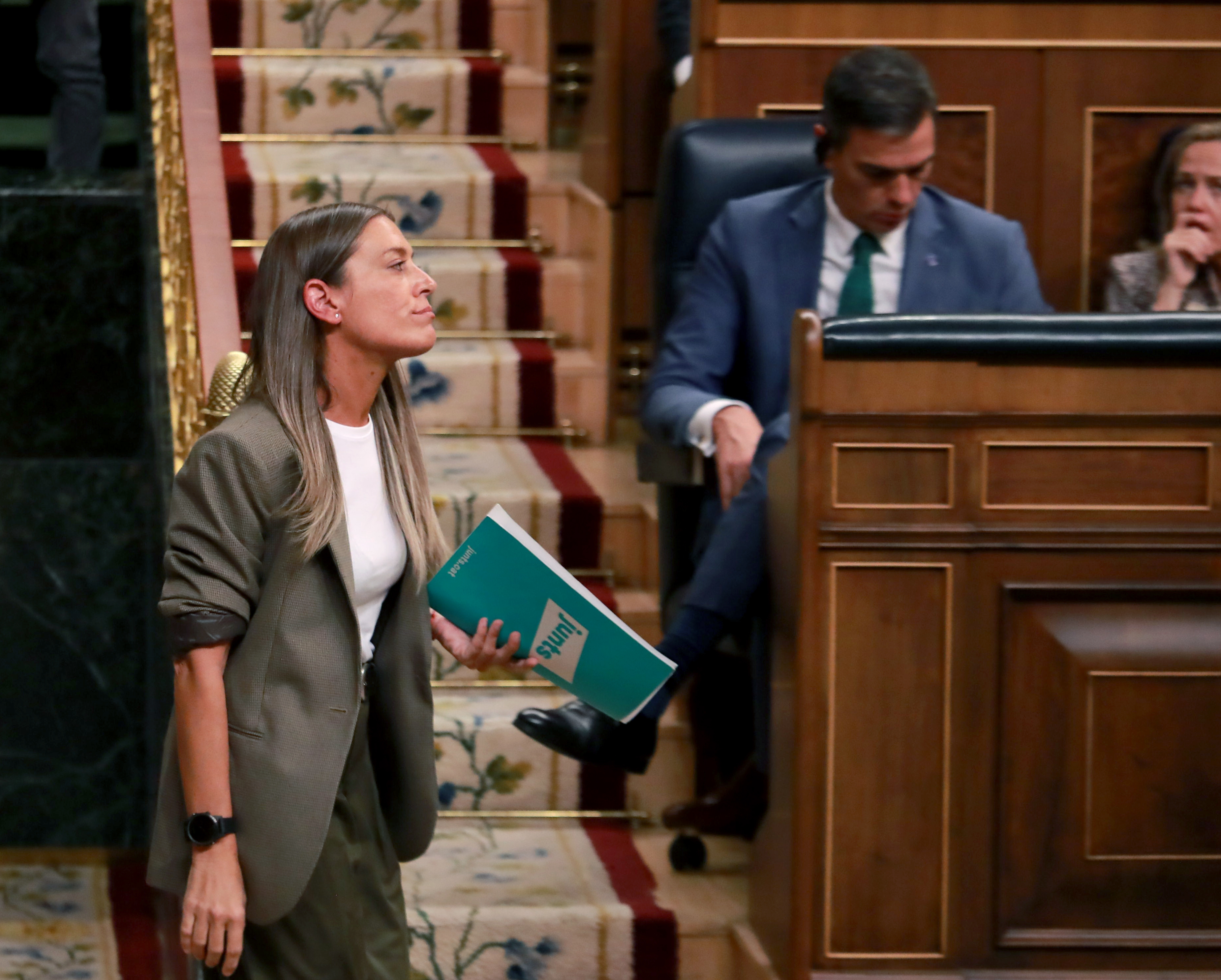 Pro-independence Junts speaker Míriam Nogueres after speaking in the Spanish congress on September 26, 2023 during the conservative Alberto Núñez Feijóo's PM bid, with Spanish acting PM Pedro Sánchez in the background