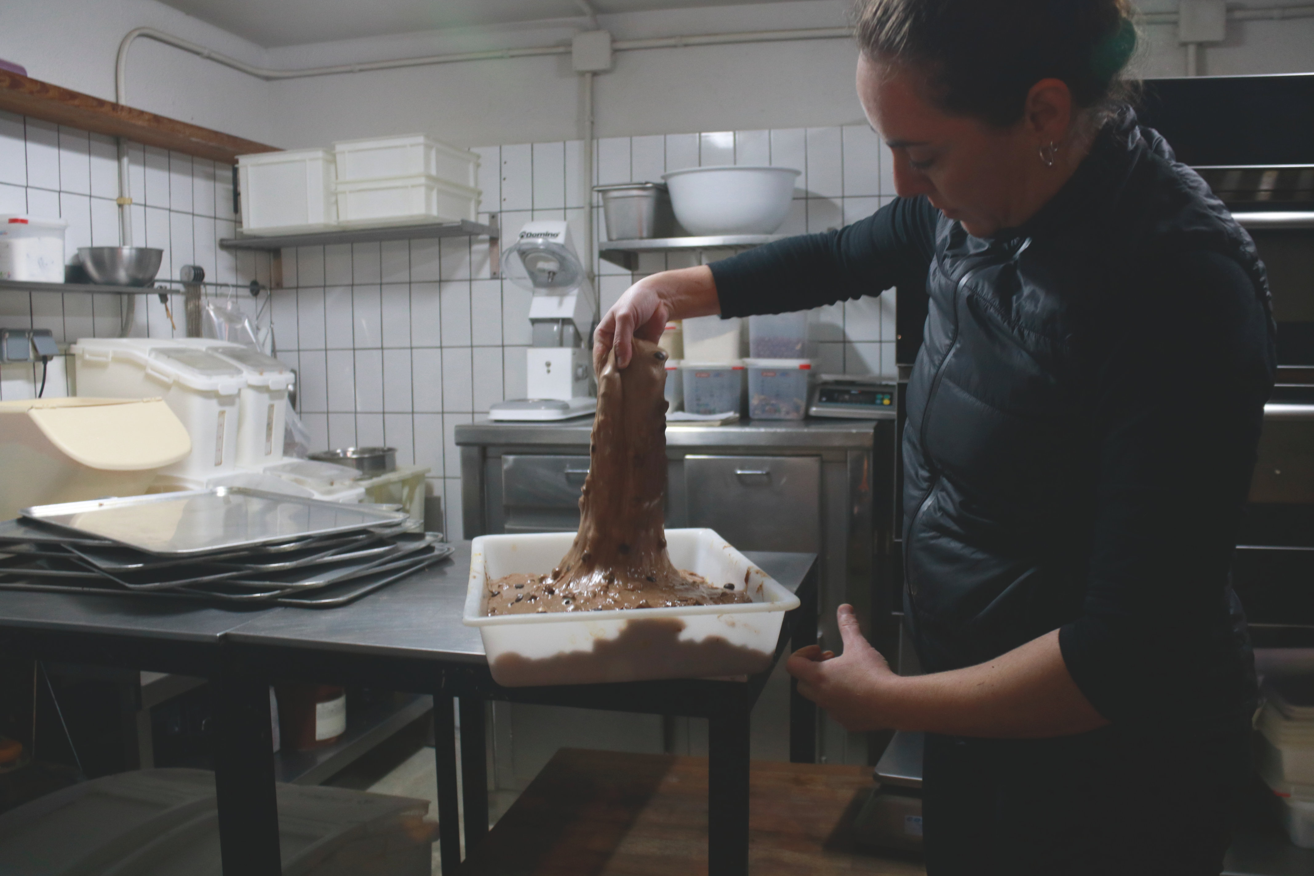 Un moment del procés de fabricació del panettone.