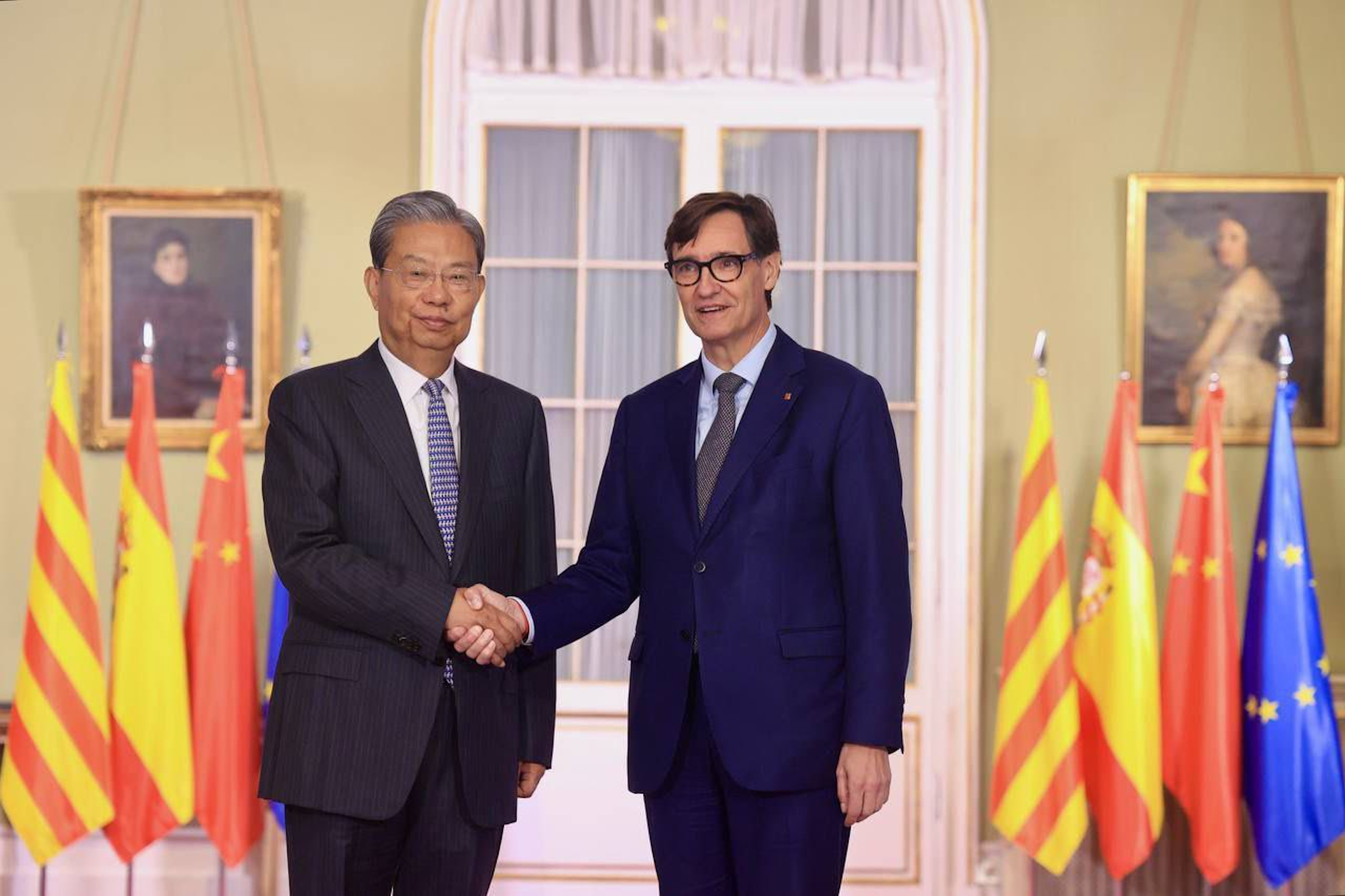 Zhao Leji, president de l'Assemblea Popular Nacional de la Xina, i el president de la Generalitat, Salvador Illa, al Palau de Pedralbes.