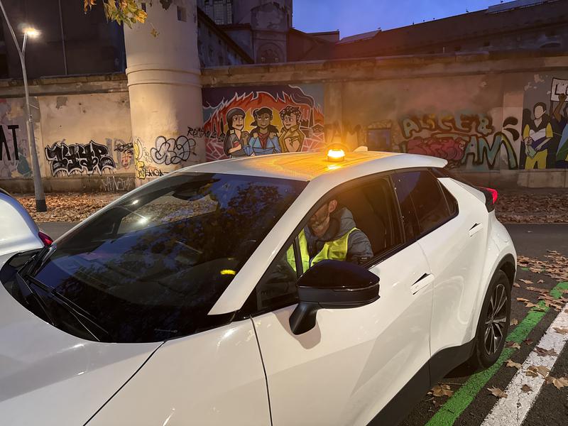 A V16 beacon in operation