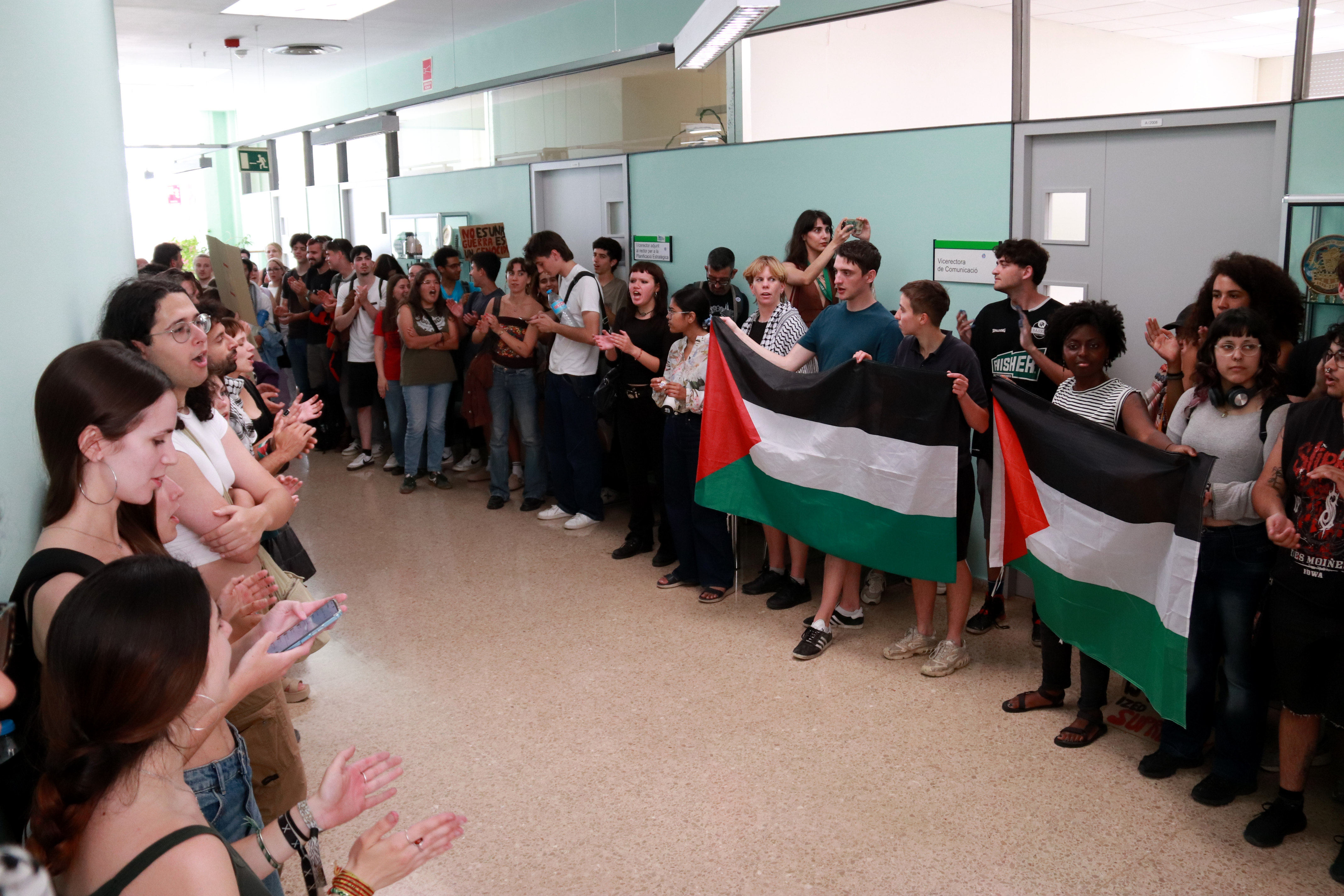Students pro-Palestine protest at the Autonomous University of Barcelona