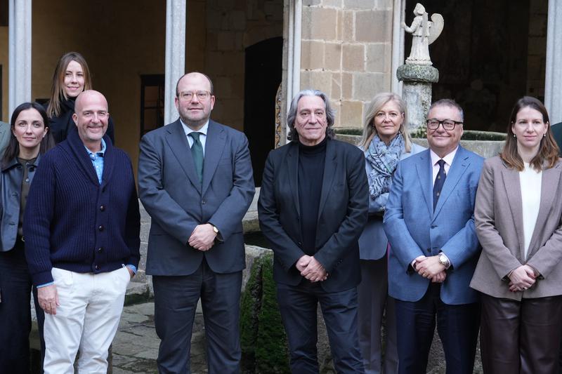 Group photo at the presentation of the 7th Barcelona Obertura Ciutat de Clàssica festival at the Pedralbes Monastery