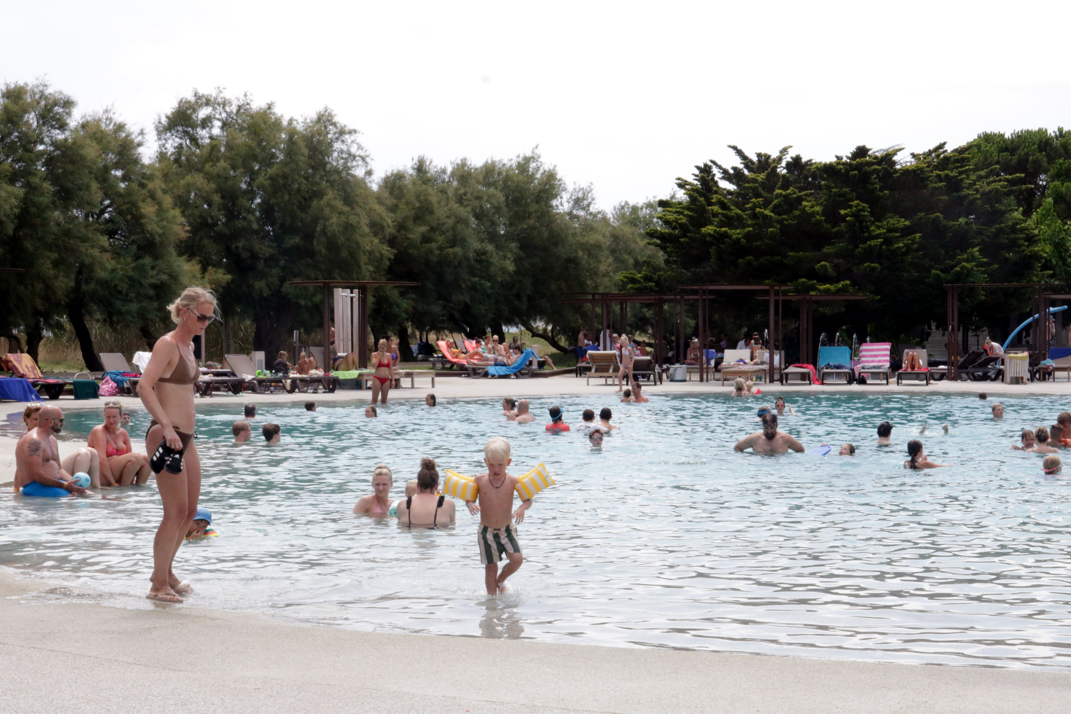 A campsite swimming pool in Sant Pere Pescador
