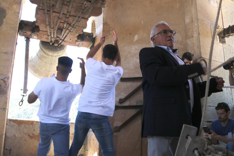 Manual bell ringing at the church in Os de Balaguer