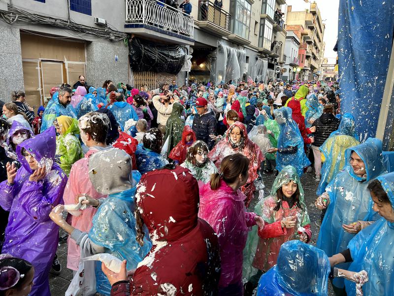 Kids in Vilanova i la Geltrú take no prisoners during La Merengada on the first day of Carnival 2023