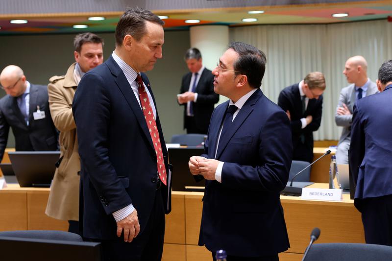 Spanish minister of foreign affairs, José Manuel Albares, with his polish counterpart, Radoslaw Sikorski