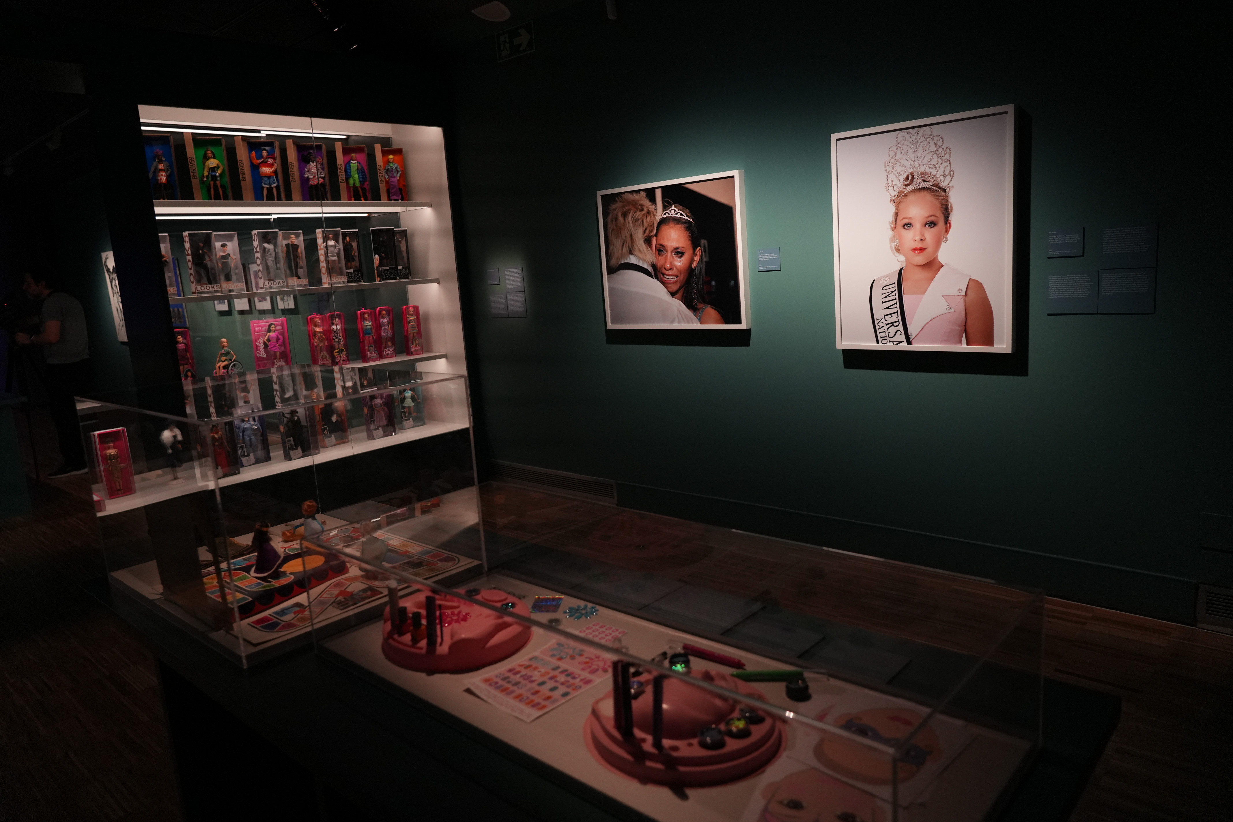 The exhibition 'The Cult of Beauty' at the CCCB