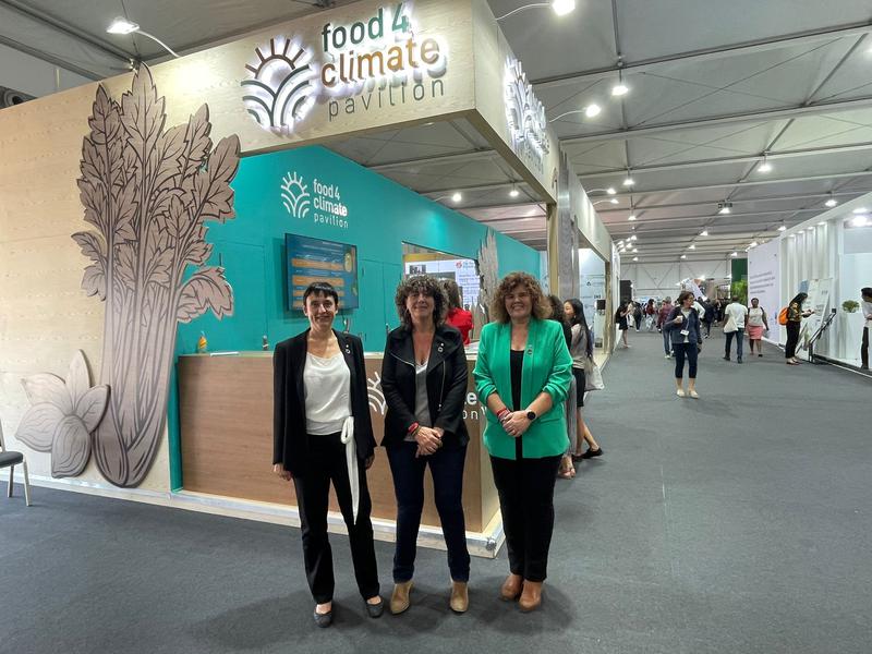 Teresa Jordà, the catalan climate action and agriculture minister, in the center during his visit to COP27 Climate Conference on November 12, 2022