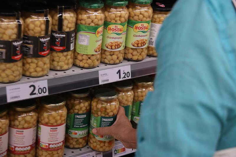 A person shopping in a supermarket in Barcelona