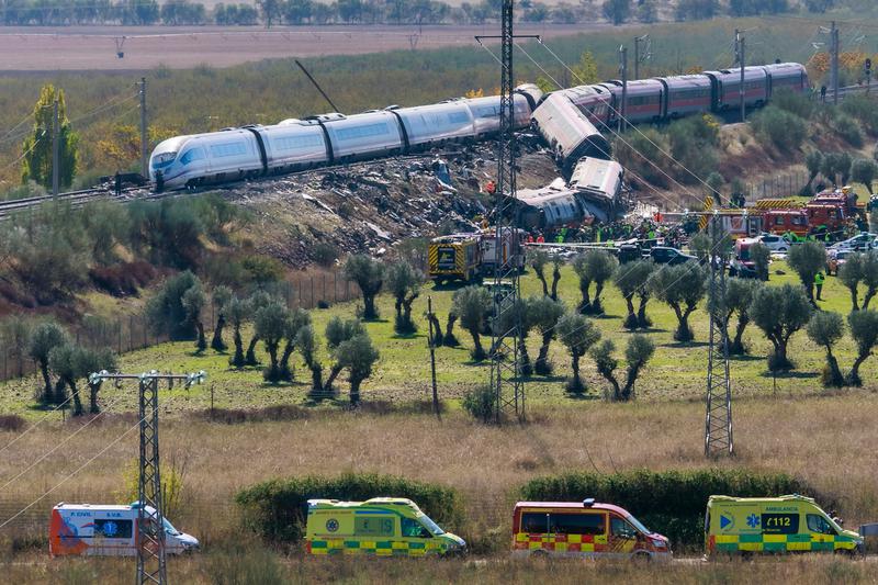 El centre de control, al maquinista de l'AVE accidentat a Toledo: "Torni a connectar i reprengui la marxa normal"