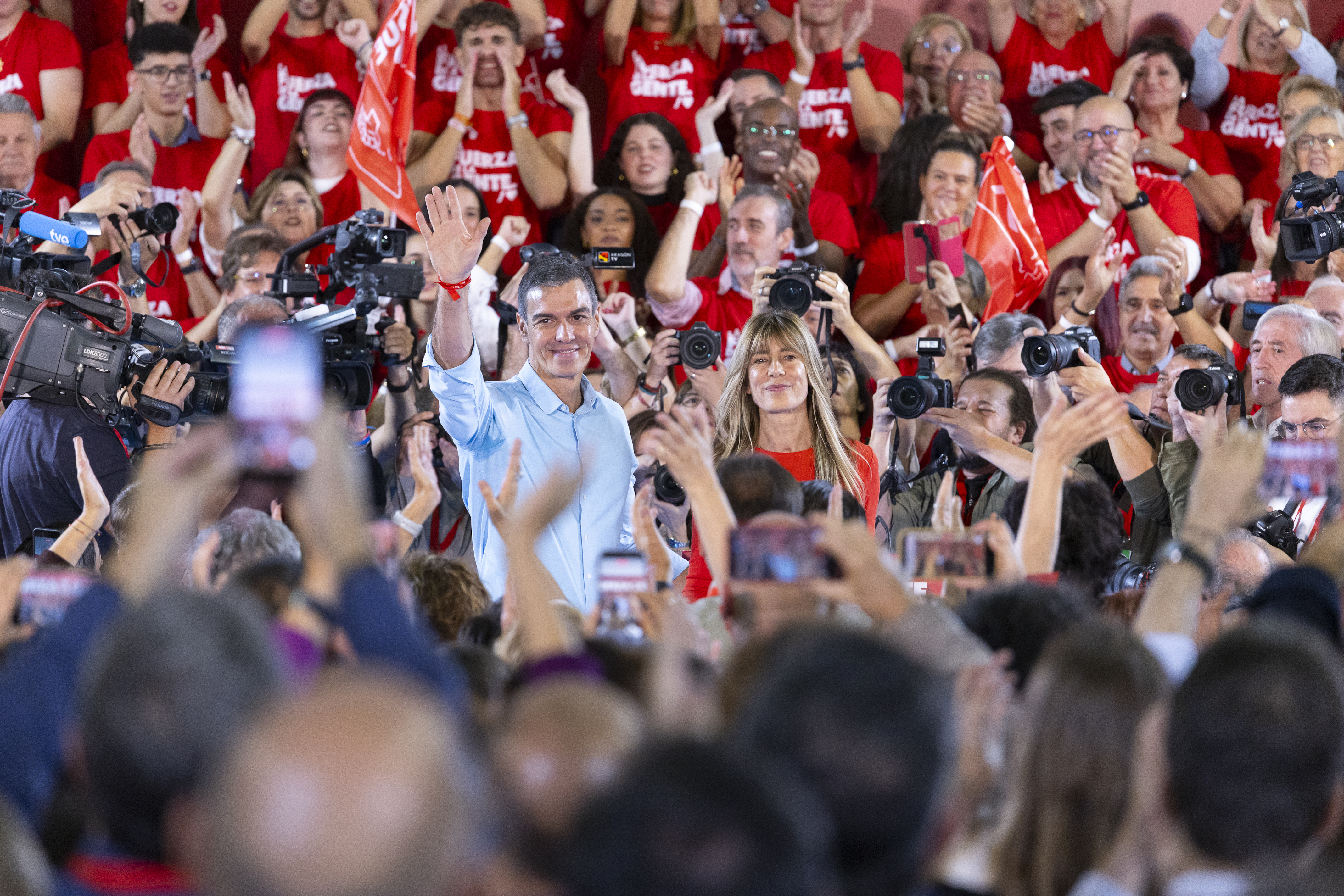 Spanish Prime Minister Pedro Sánchez, with his wife, Begoña Gómez, at a PSOE event