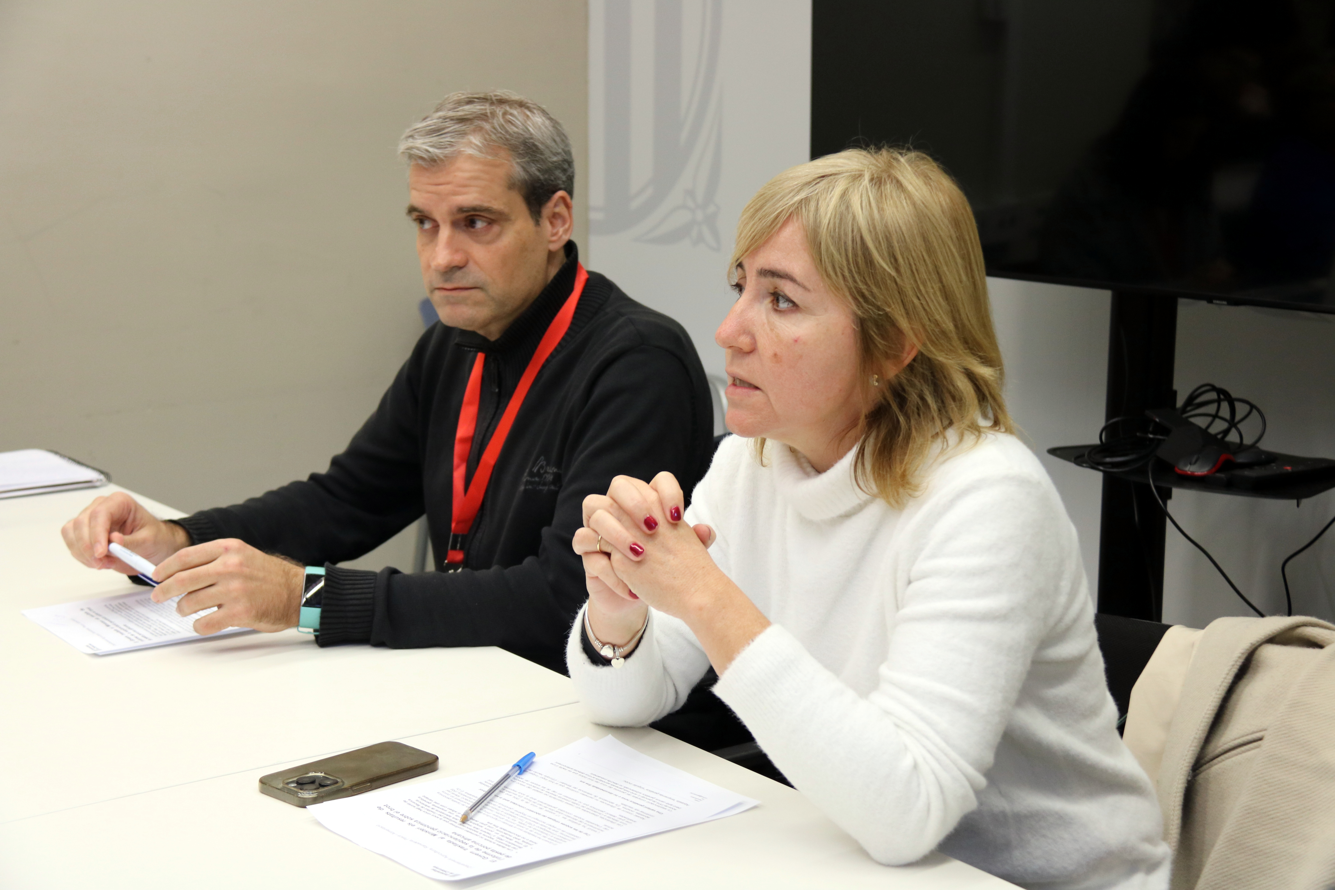 Secretary-General of Agriculture Cristina Massot and IRB/BSC professor Toni Gabaldón meet with journalists to discuss the origin of African swine fever