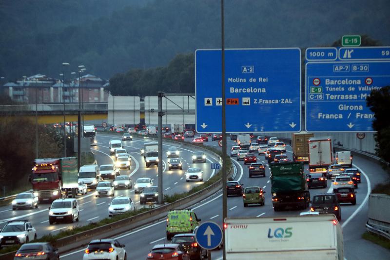 Tailbacks on the A-2 between Cornellà and Martorell