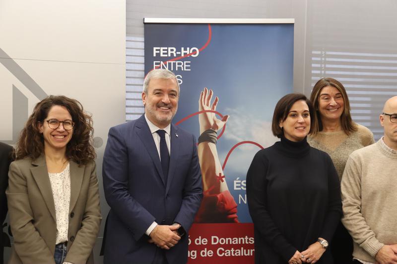 Barcelona mayor, Jaume Collboni, city councilor for health, Marta Villanueva, and Blood and Tissue Bank director, Anna Millán, during the presentation of the 2024 blood donation drive