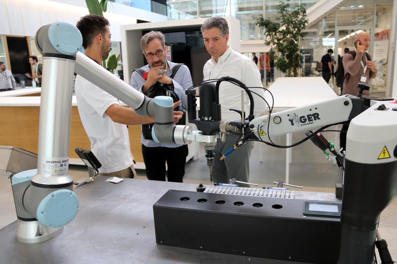 A 'cobot' collaborative robotic using artificial intelligence, developed by DFactory Barcelona
