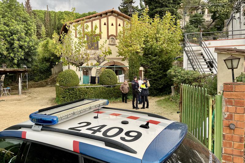 A Mossos d'Esquadra vehicle in front of the house where the two bodies were found in Arenys de Mar