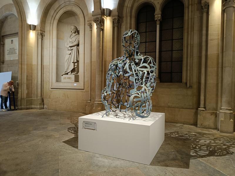 Jaume Plensa's 'Arrels' (Roots) on display at the University of Barcelona