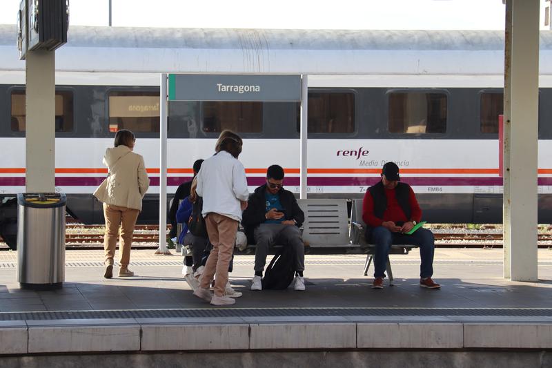 Rodalies commuters at Tarragona station. 