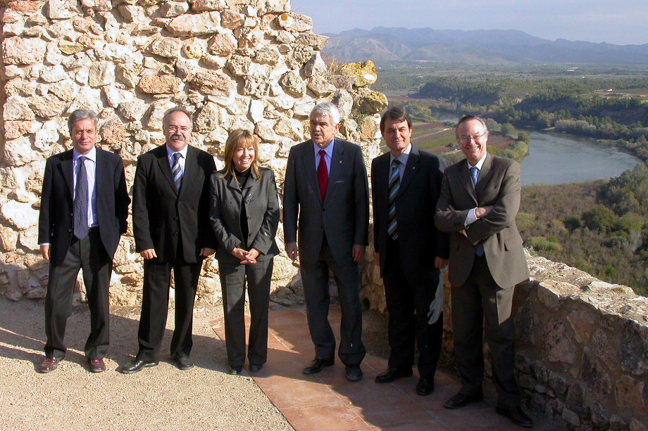 Leaders of all Catalan parliamentary parties, including president Pasqual Maragall, meet in Miravet on November 2004 to negotiate a reform of Catalonia’s Statute of Autonomy